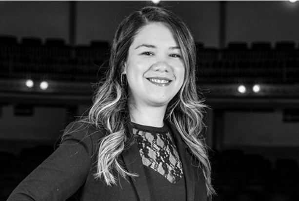 Conheça a harpista: Rafaela Lopes