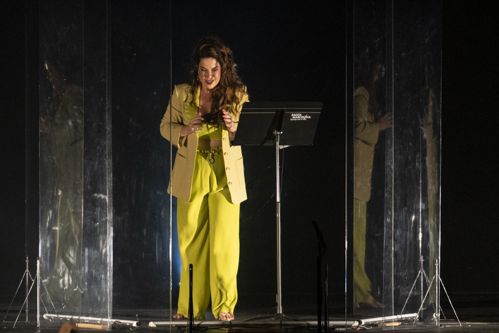 Entrevista com a soprano Camila Titinger