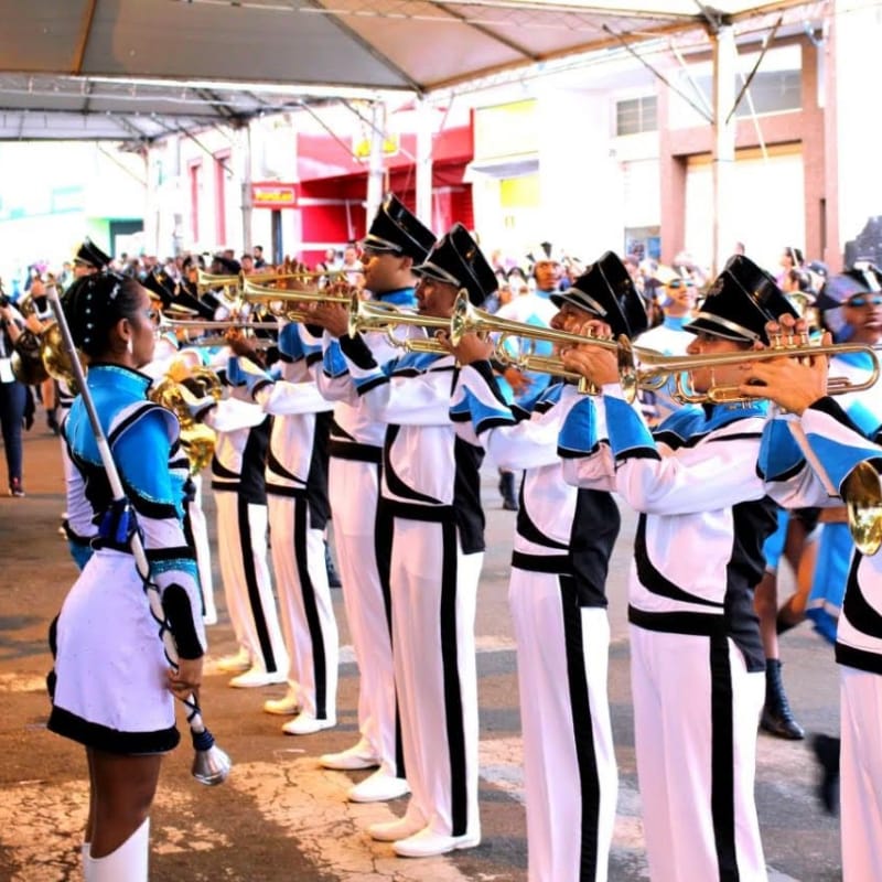 Apresentação gratuita de fanfarras